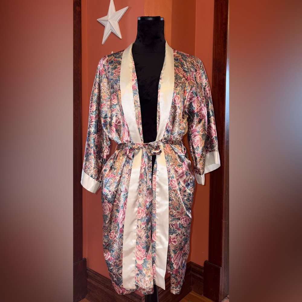 Mystique Intimates vintage Floral silky robe